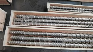 包装等待出口的螺杆机筒